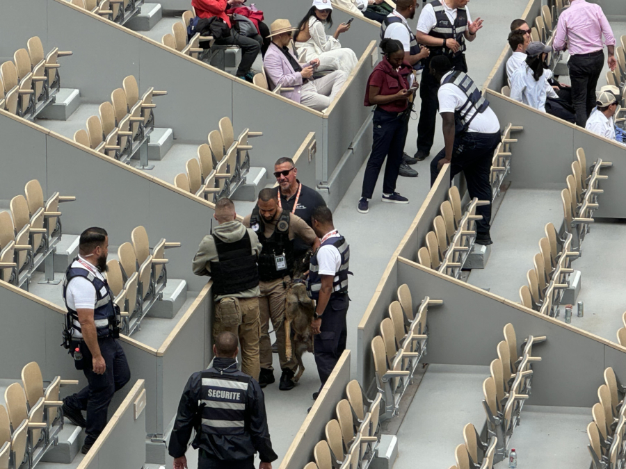 Policija upala na Novakov trening - evo zbog čega FOTO