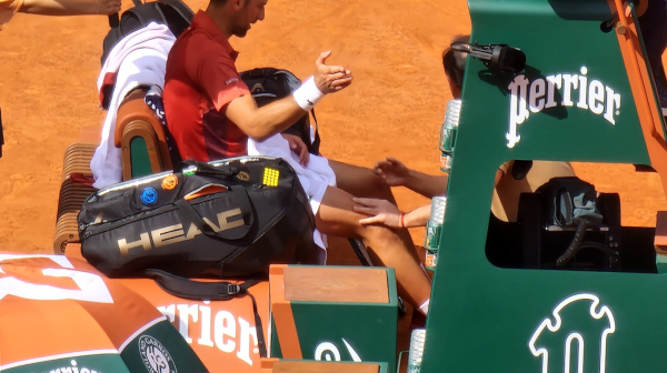 Novak ima problem FOTO