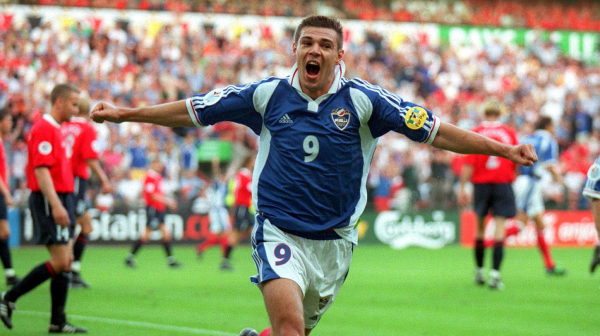 2000 – Zlatom obeležen šampionat: Miloševićevom kopačkom i golom "trikolora"
