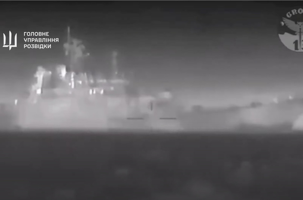 Ukrainians blew up a Russian ship to pieces VIDEO