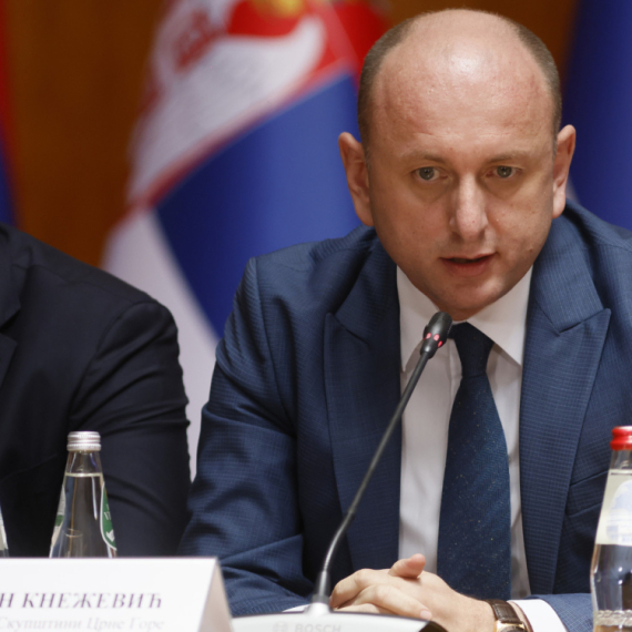 Knežević poručio Ivanoviću: Aleksandar Vučić je dežurni krivac u CG, kriv je i što je more hladno?!