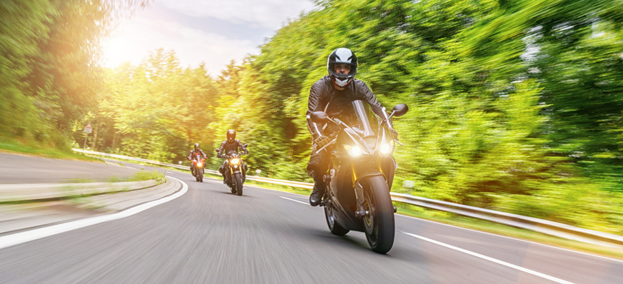 Zašto se čuje glasan zvuk pri promeni brzine na motociklu?