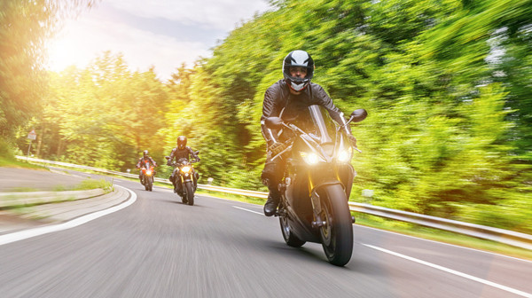 Maglenke na motociklu – glupost ili korisni dodatak