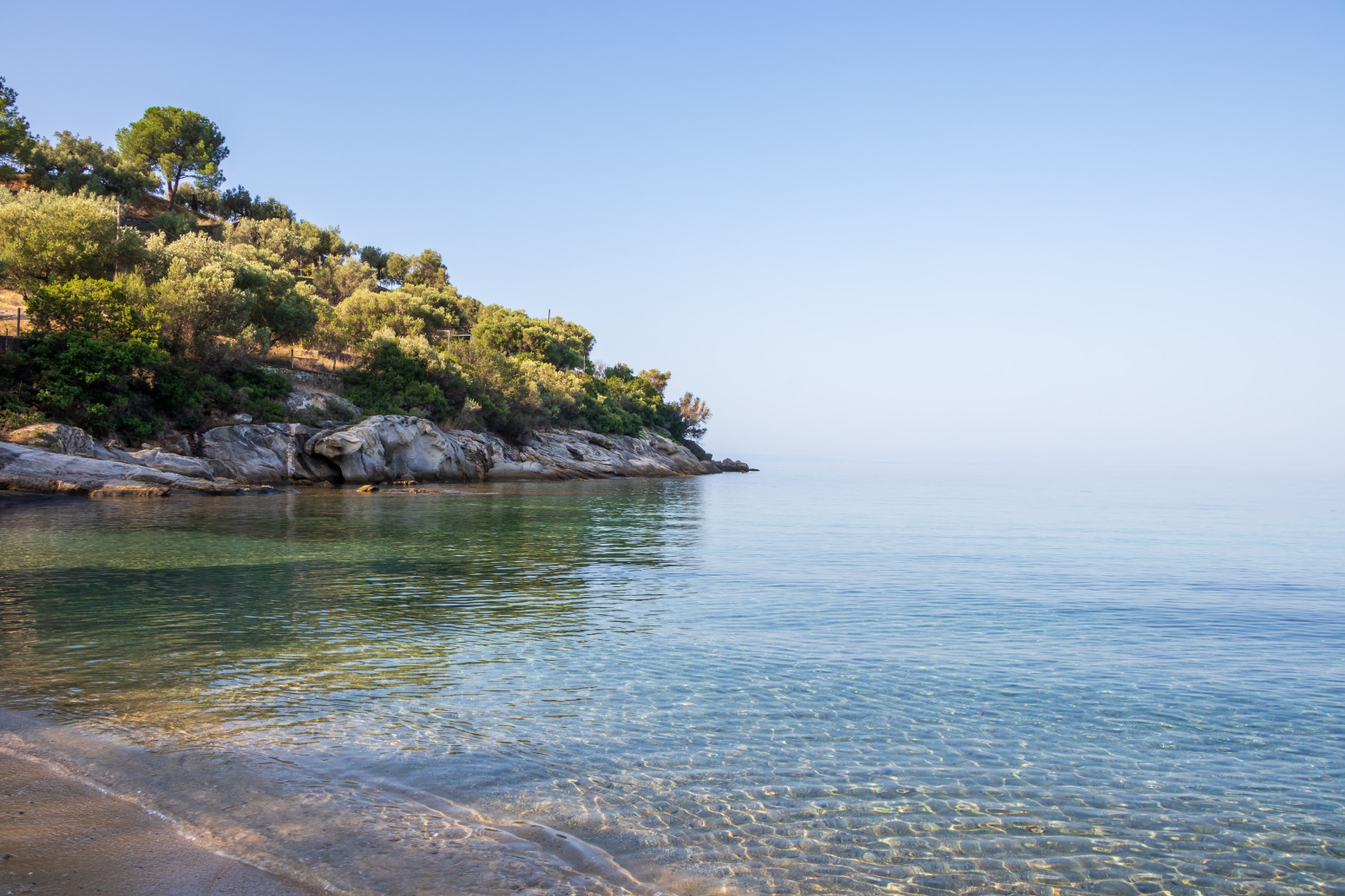 Najlepše plaže sa prirodnim hladom na Sitoniji FOTO