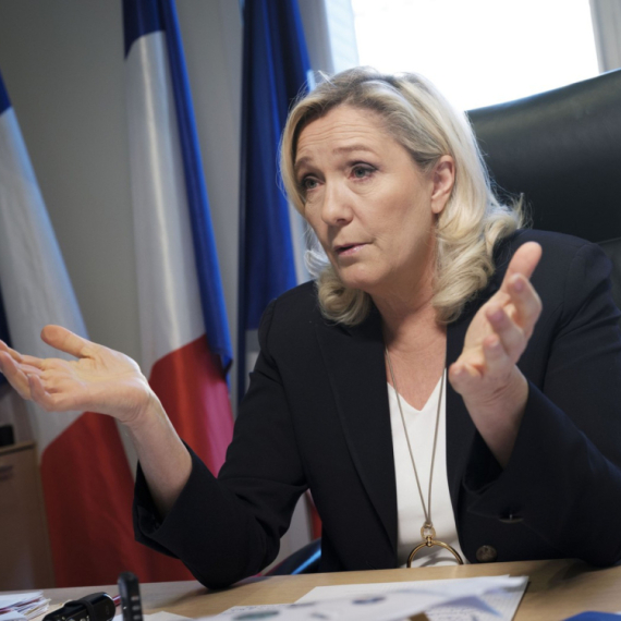 Stranka Marin Le Pen pobedila Makronov "Preporod" na izborima za EU