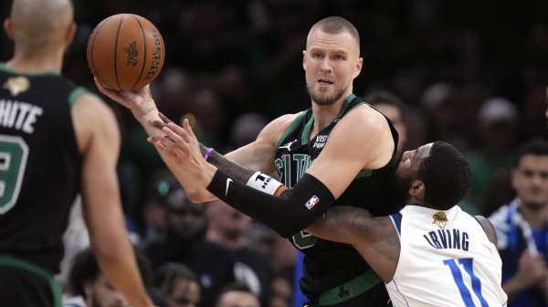Porzingis: Poginuću ako treba; Holidej: Nije gotovo