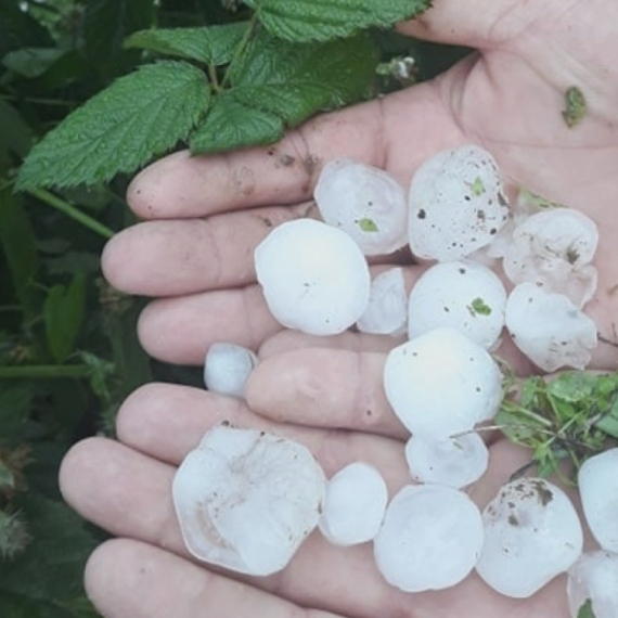 U Vrnjačkoj Banji tukao grad veličine oraha FOTO/VIDEO