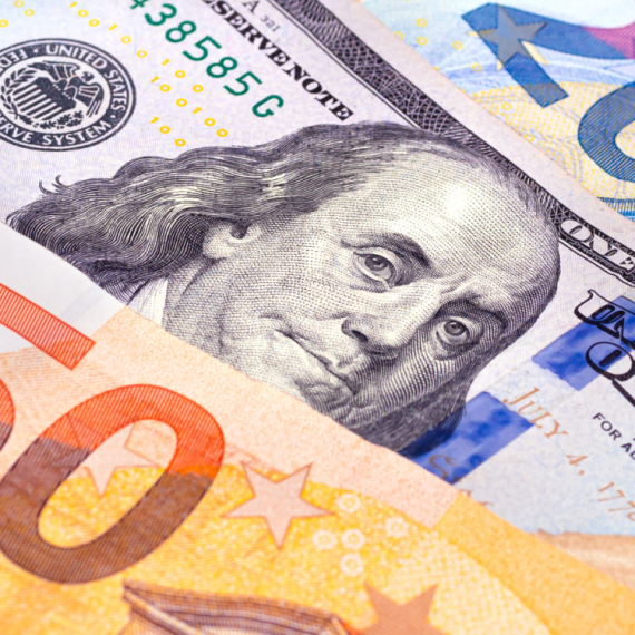 Dolar slabi – evro raste