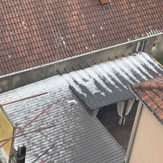 Razlupana stakla, krovovi i automobili: Evo kako građani mogu da prijave štetu od nevremena