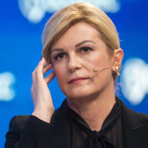 Kolinda Grabar Kitarović pokazala vitku liniju u haljini od 2.000 evra FOTO