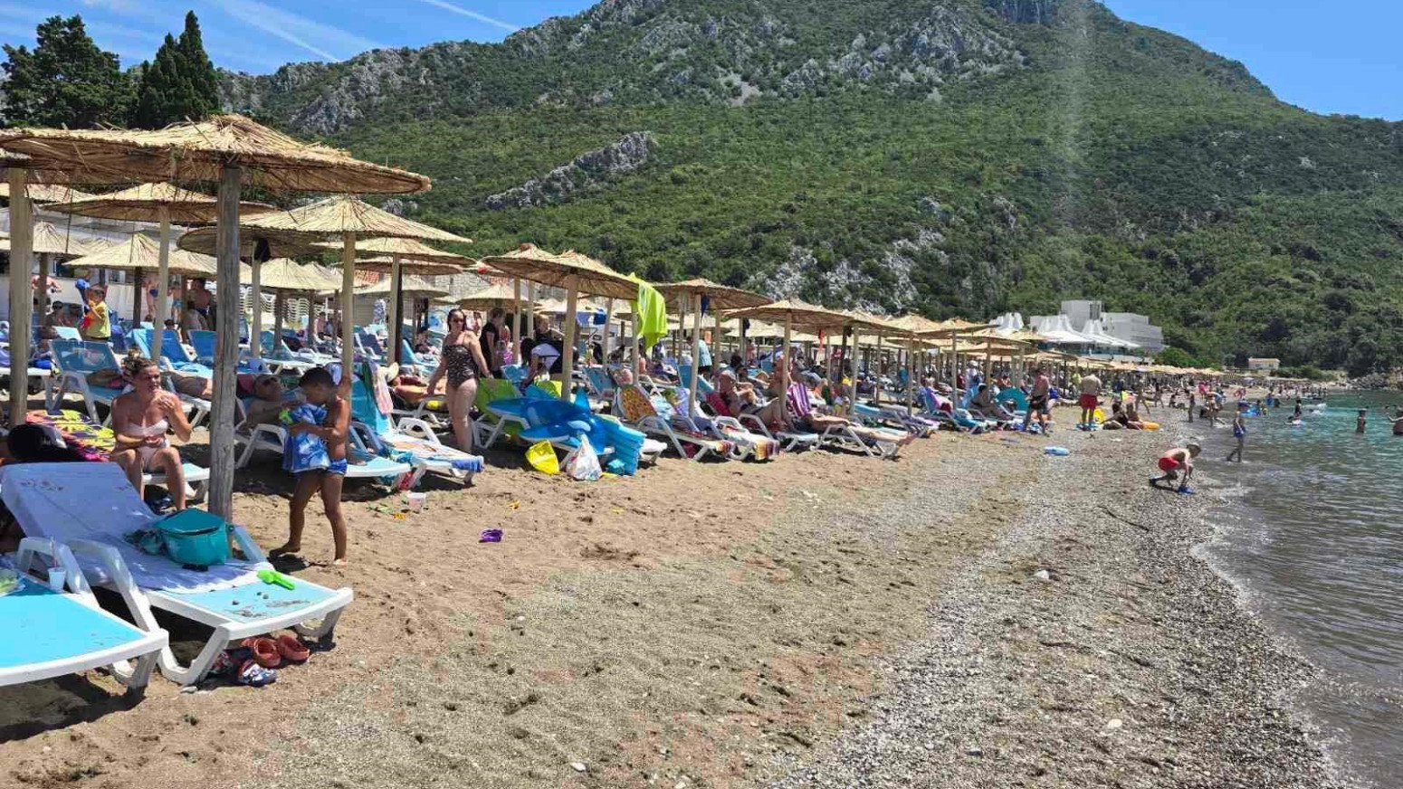 Na Crnogorskom primorju cene paprene: Flaša vode čak 4,5 evra FOTO