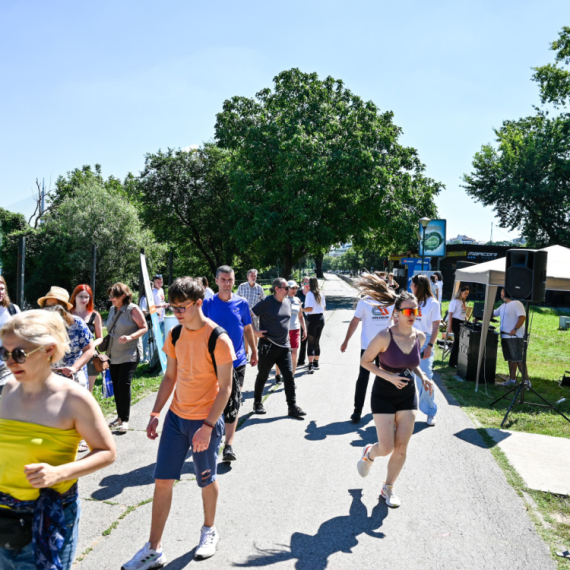 Manifestacija "Lakim koracima do dobrog zdravlja" okupila stotine građana u šetnji od 5.000 koraka