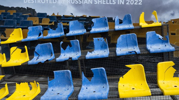 Ševčenko doneo u Minhen deo tribine sa bombardovanog stadiona FOTO/VIDEO
