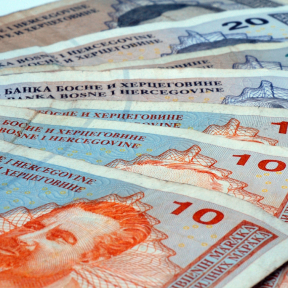 Prosečna plata u RS oko 800 evra