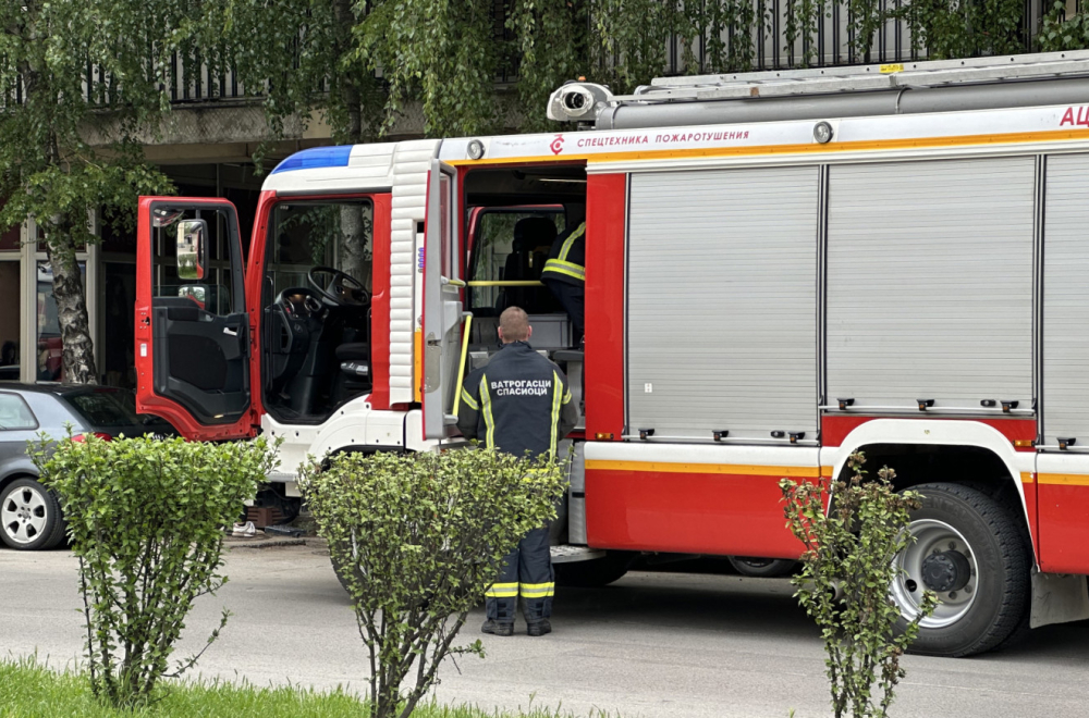 Gusti dim se nadvio nad gradom; Veliki požar u Ulcinju