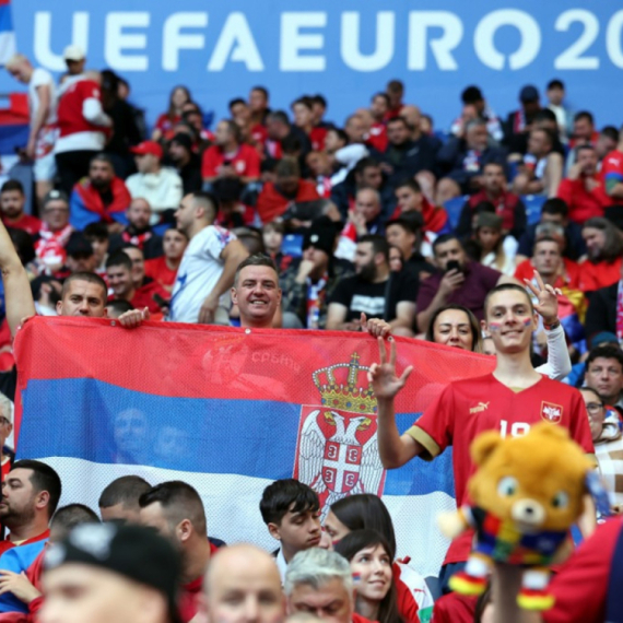 UEFA izbacila kosovskog novinara zbog provociranja Srba VIDEO