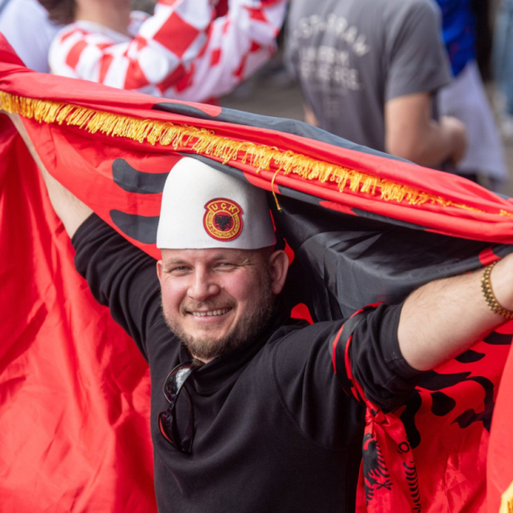 Skandalozne scene na EURO: Albanci opet provociraju  FOTO
