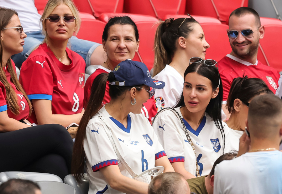 Ceca i Anastasija bodre Srbiju FOTO