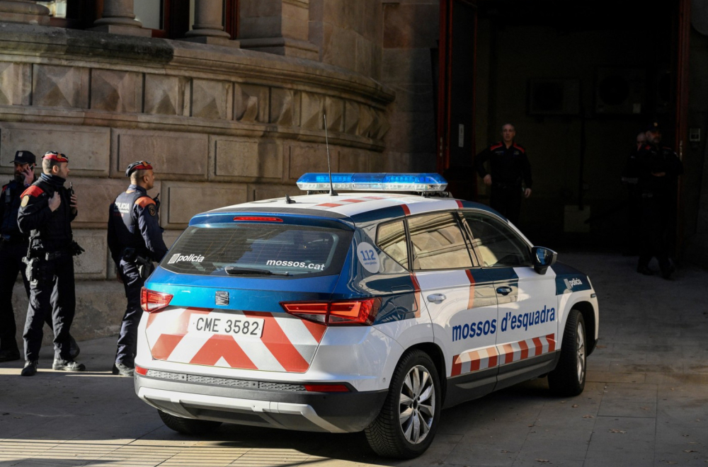 Naoružani muškarac upao u policijsku stanicu u Barseloni, ranjen policajac