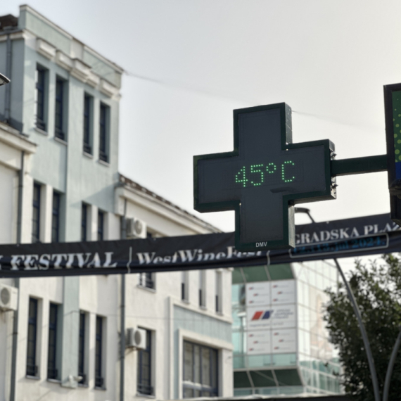 Gori asfalt: U centru izmereno 45 stepeni, ulice puste FOTO