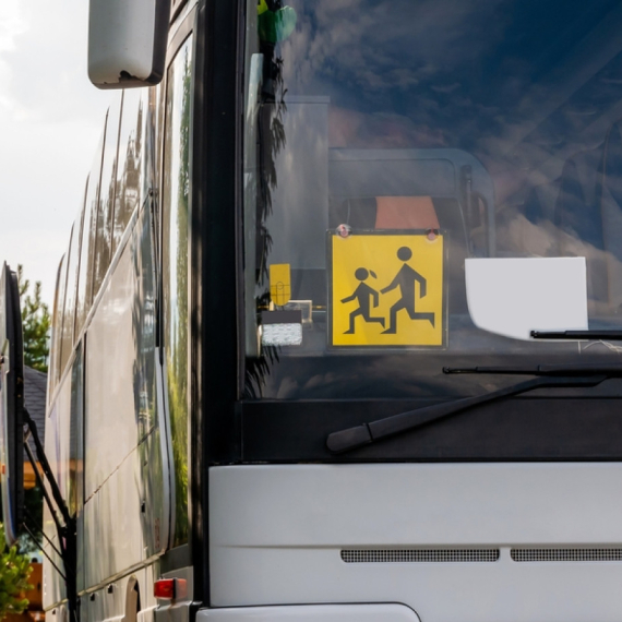 Napad na školski autobus: Ima povređenih