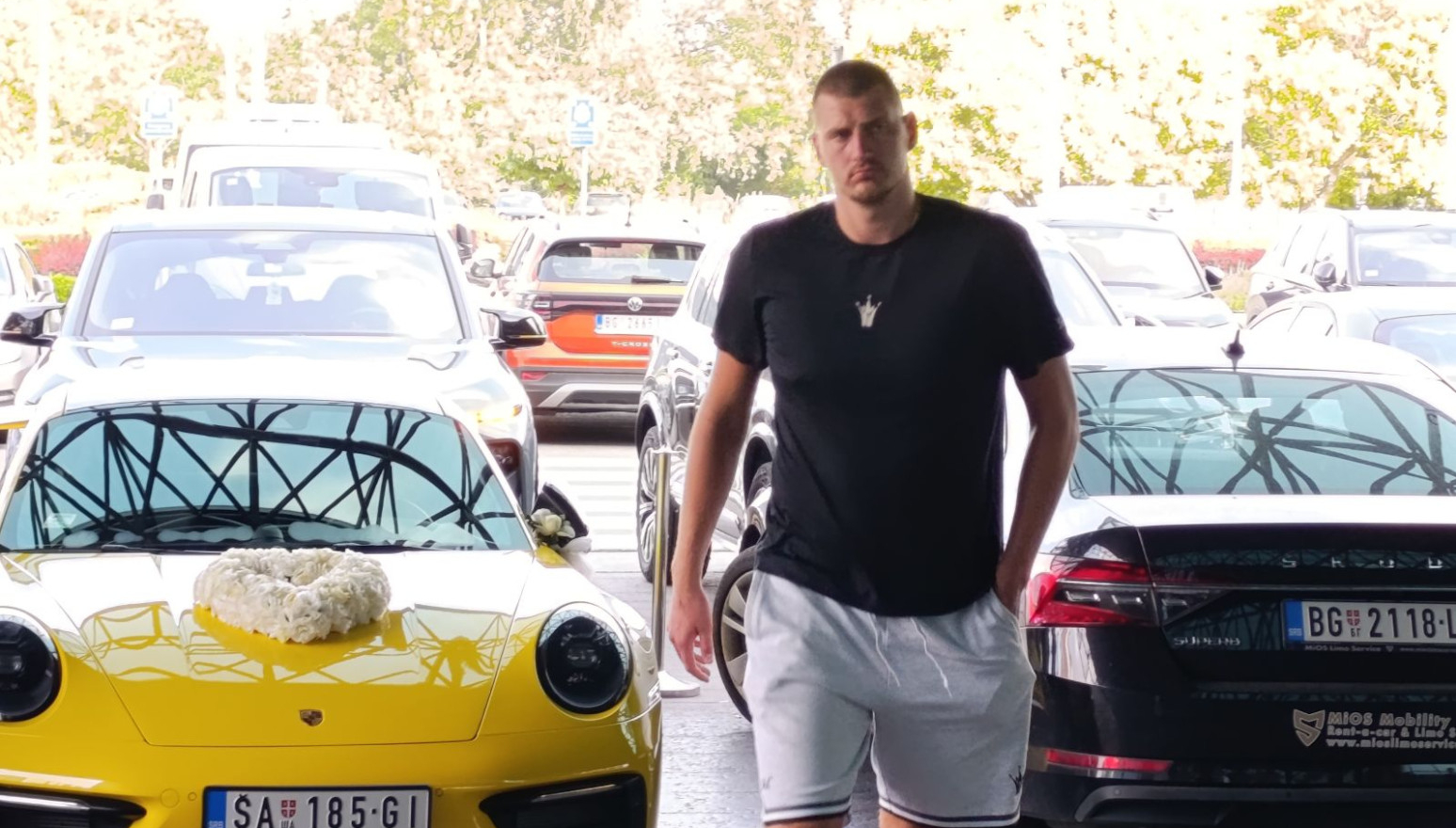 Naši poznati sportisti napravili veliko svadbeno veselje: Jokić najveseliji, igra raskopčan na stolici VIDEO