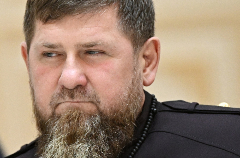 Prestrašna scena na zahtev Kadirova: Mrtav leži na sred trga; "Ostale proterajte"