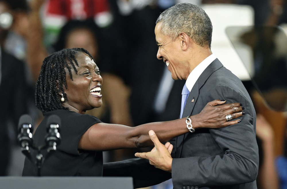Obaminu sestru isprskali suzavcem, kašlje i guši se: "Ne mogu više da vidim" VIDEO