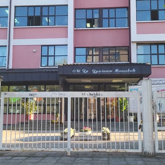 Incident u školi: Otac učenice ušao u sukob sa nastavnikom; Tražio je da...