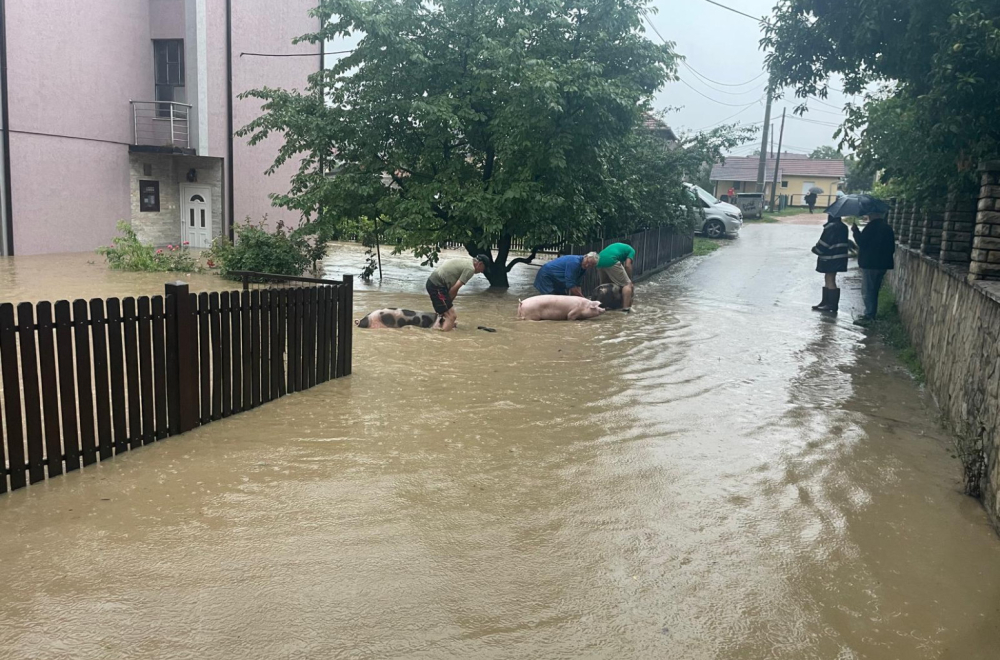 Srbija na nogama; Hitno sazvan Štab za vanredne situacije: Meštani zarobljeni FOTO