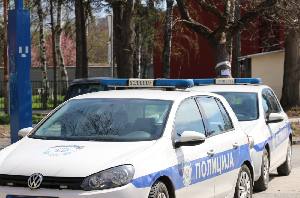Filmska potera kod Gornjeg Milanovca: Kroz prozor automobila izbacili 17 paketića marihuane
