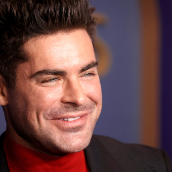 Zak Efron "neprepoznatljiv": "Šta mu se desilo sa licem" FOTO/VIDEO