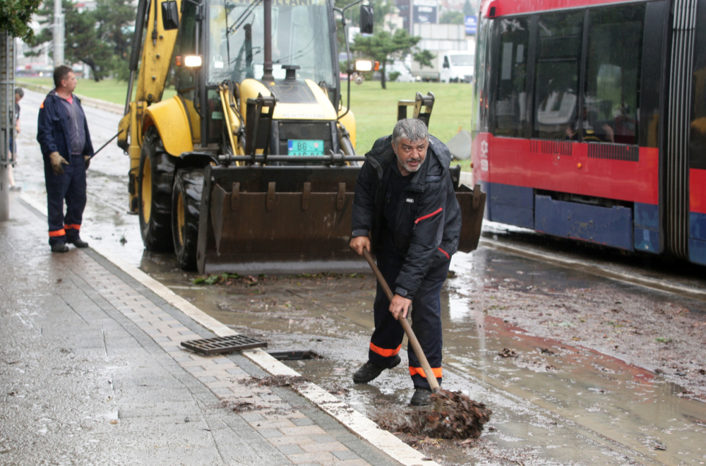 Haos u Novom Sadu: Zatvoreni nadvožnjaci, posledice nevremena su svuda FOTO