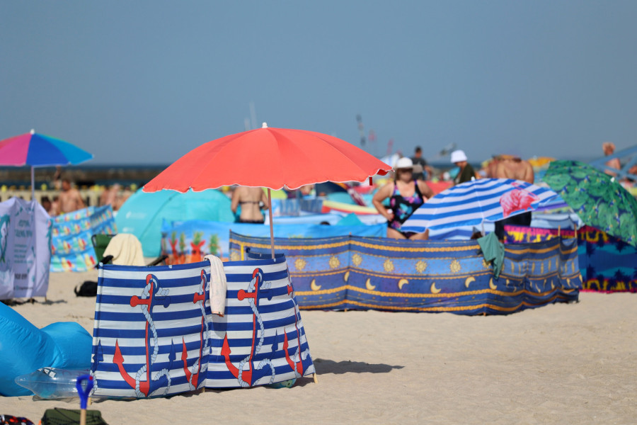 Sutomorski sindrom, sve je ličilo na vašar: Turista iz Srbije otkrio šta je doživeo na plaži u Grčkoj ANKETA