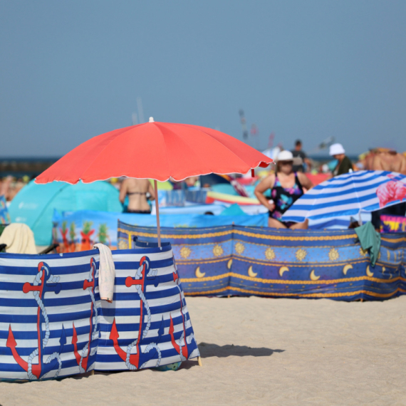 "Da li je ovo normalno?!": Turista iz Srbije podelio prizor sa grčke plaže i izazvao lavinu komentara FOTO