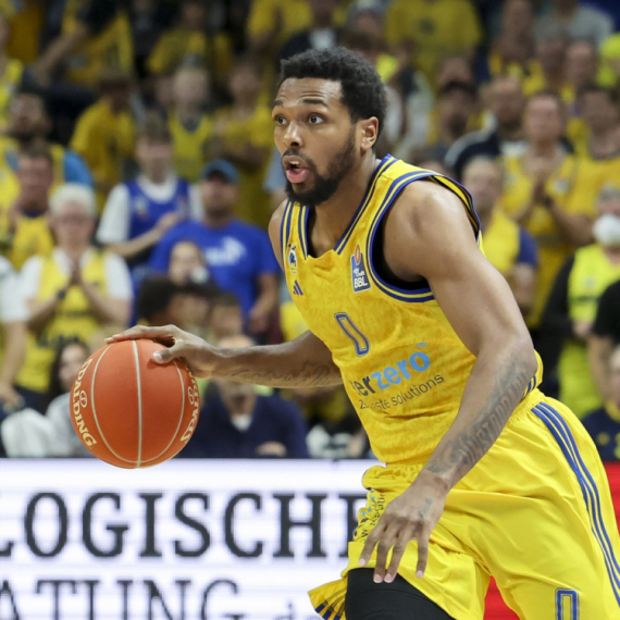 Sterling Braun napustio Albu, sve bliži crno-belom dresu