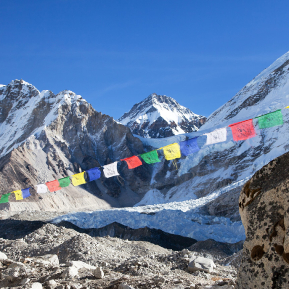 Uspon na Mont Everest postaje još skuplji FOTO