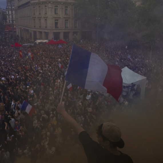 France deploys 30,000 police officers on the streets