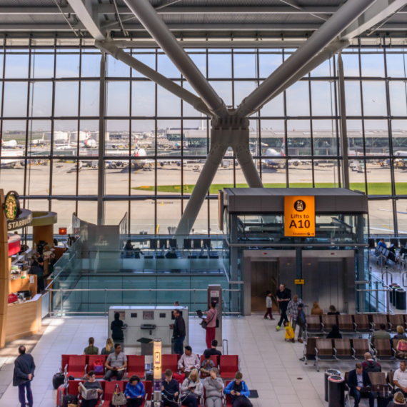 Kraj drame na londonskom aerodromu, putnici dobili hitno obaveštenje FOTO/VIDEO