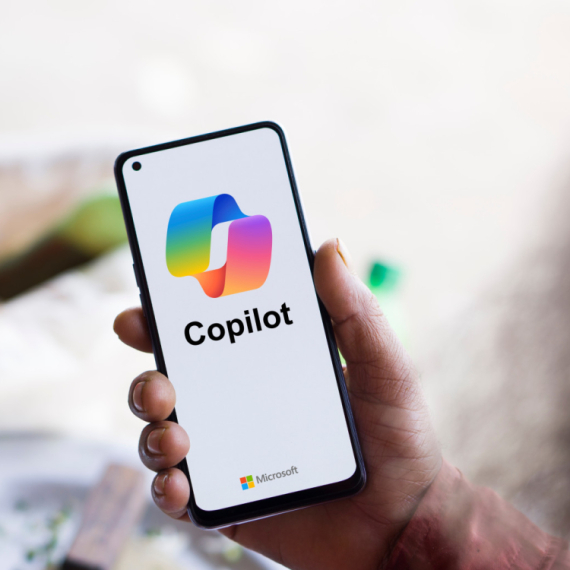 Copilot sada može da čita poruke s vašeg telefona