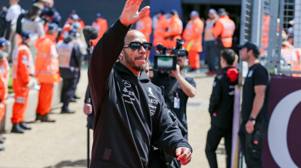 Hamilton se vratio na presto u Silverstonu – Mercedes zadao Maksu novi udarac