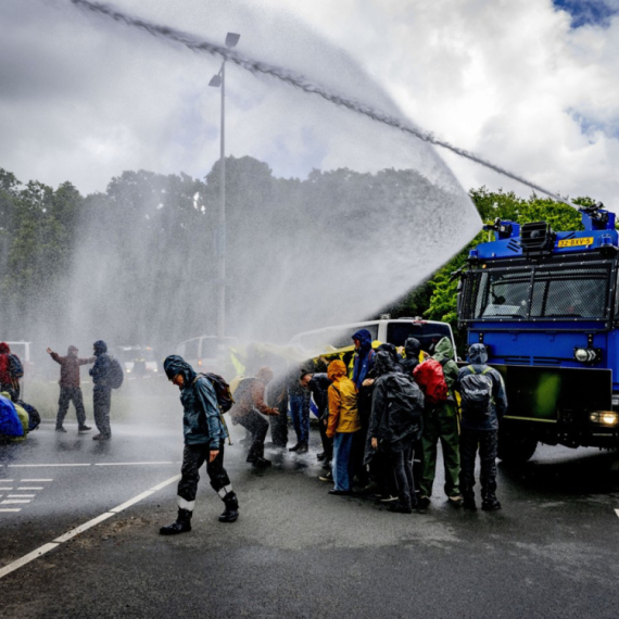 The Dutch police in The Hague fired water cannons at Greta Thunberg and fake environmentalists VIDEO
