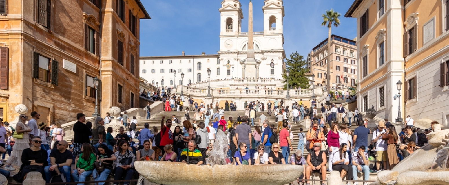 Zašto turisti u Rimu nikada ne bi trebalo da uzmu "besplatne" narukvice na ulici
