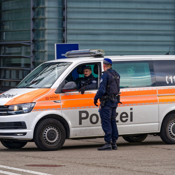 Dignuto 25 bankomata u vazduh FOTO
