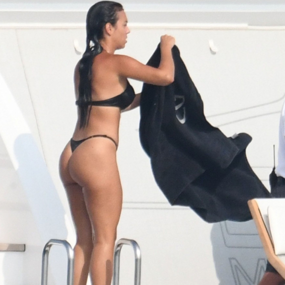 Ronaldova žena uhvatila dobar kadar: Bujne grudi u prvom planu FOTO/VIDEO