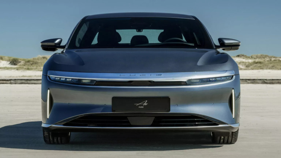 Kupio luksuzni električni auto od 110.000 dolara – sada ne može ni da uđe u njega