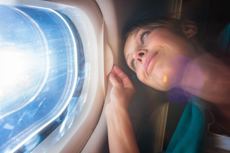 Da li ste se ikad zapitali zašto su prozori na avionu okrugli?
