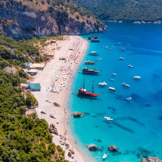 Turisti okreću leđa popularnim letovalištima: Evo gde sada putuju da bi prošli jeftinije i mirnije
