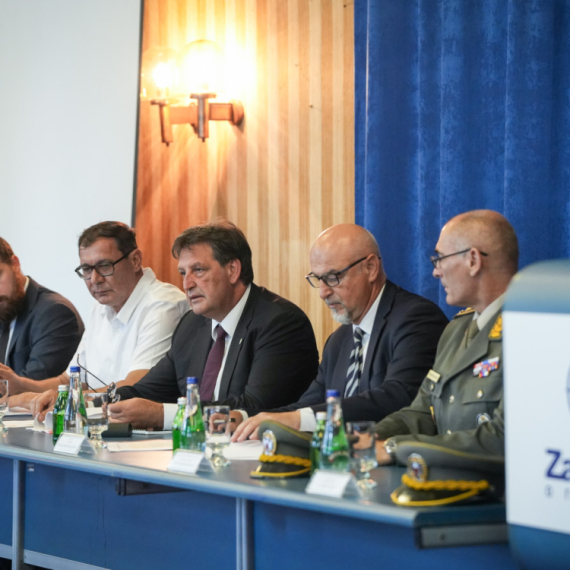 Gašić obišao fabrike Odbrambene industrije Srbije u Kragujevcu