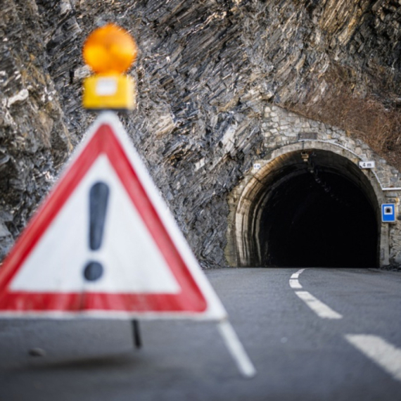 "Roads of Serbia" announced urgently: A waterfall was created on the highway; tunnel closed VIDEO